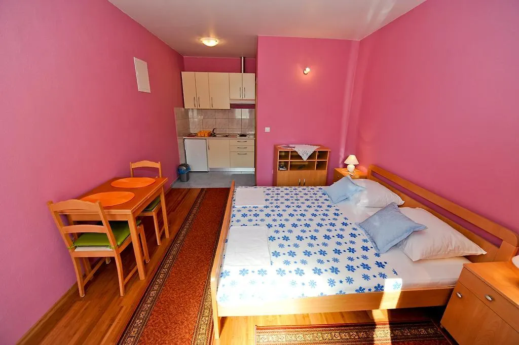 Maslina Apartment Kastela 0*,